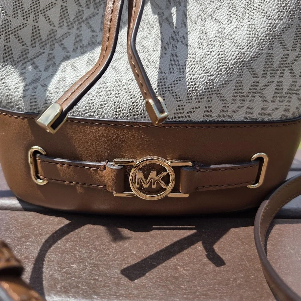 Michael Kors Reed MD Drawstring Bucket Messenger Handbag Purse + Snap Wallet - Picture 4 of 16